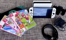 Nintendo Switch OLED Weiss + 4 Spiele + Zubehör