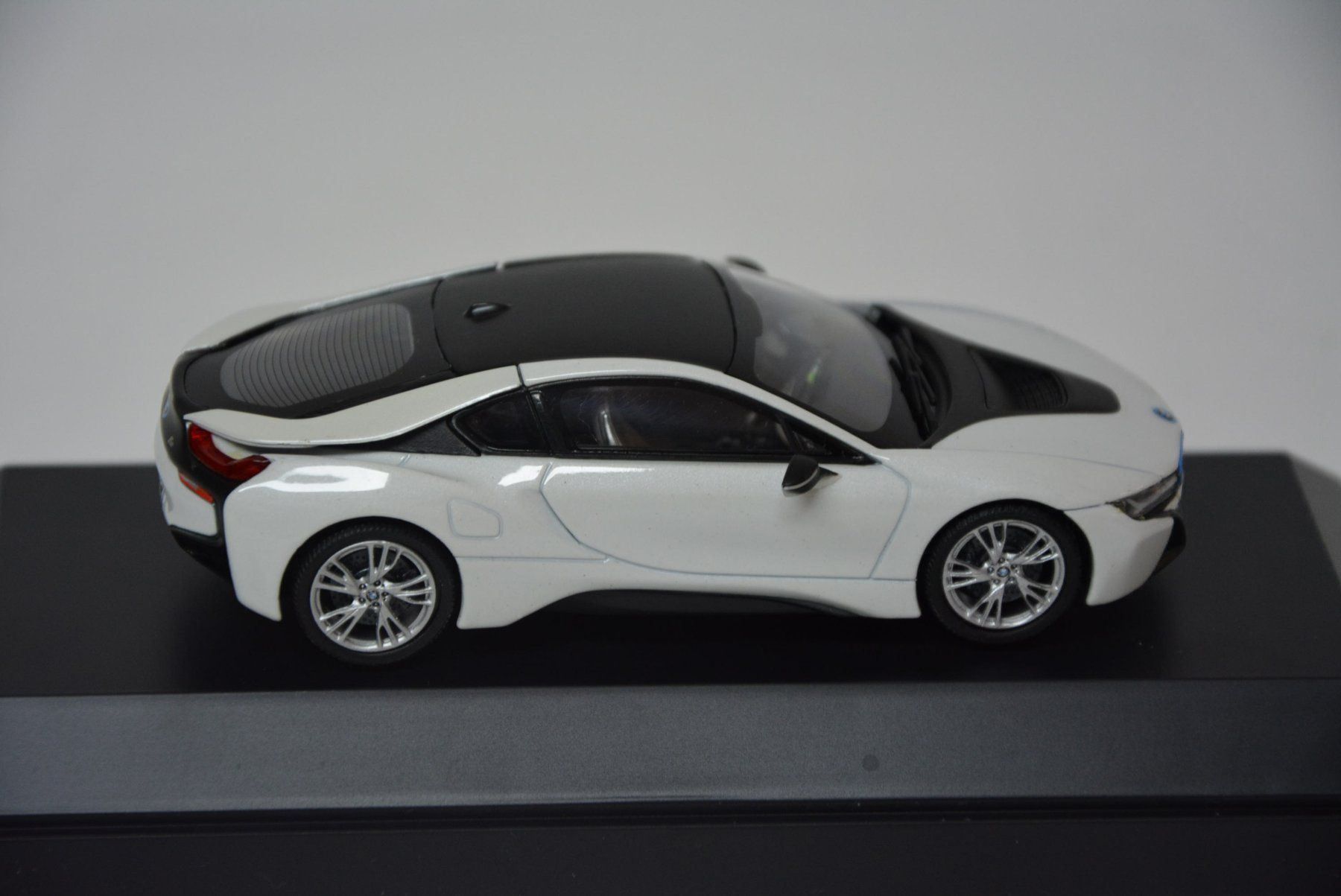 BMW Modellautos: BMW i8 , Crystal white , Paragon , 1:43 – Neu und originalverpackt aus Goldach von Feivel9 5