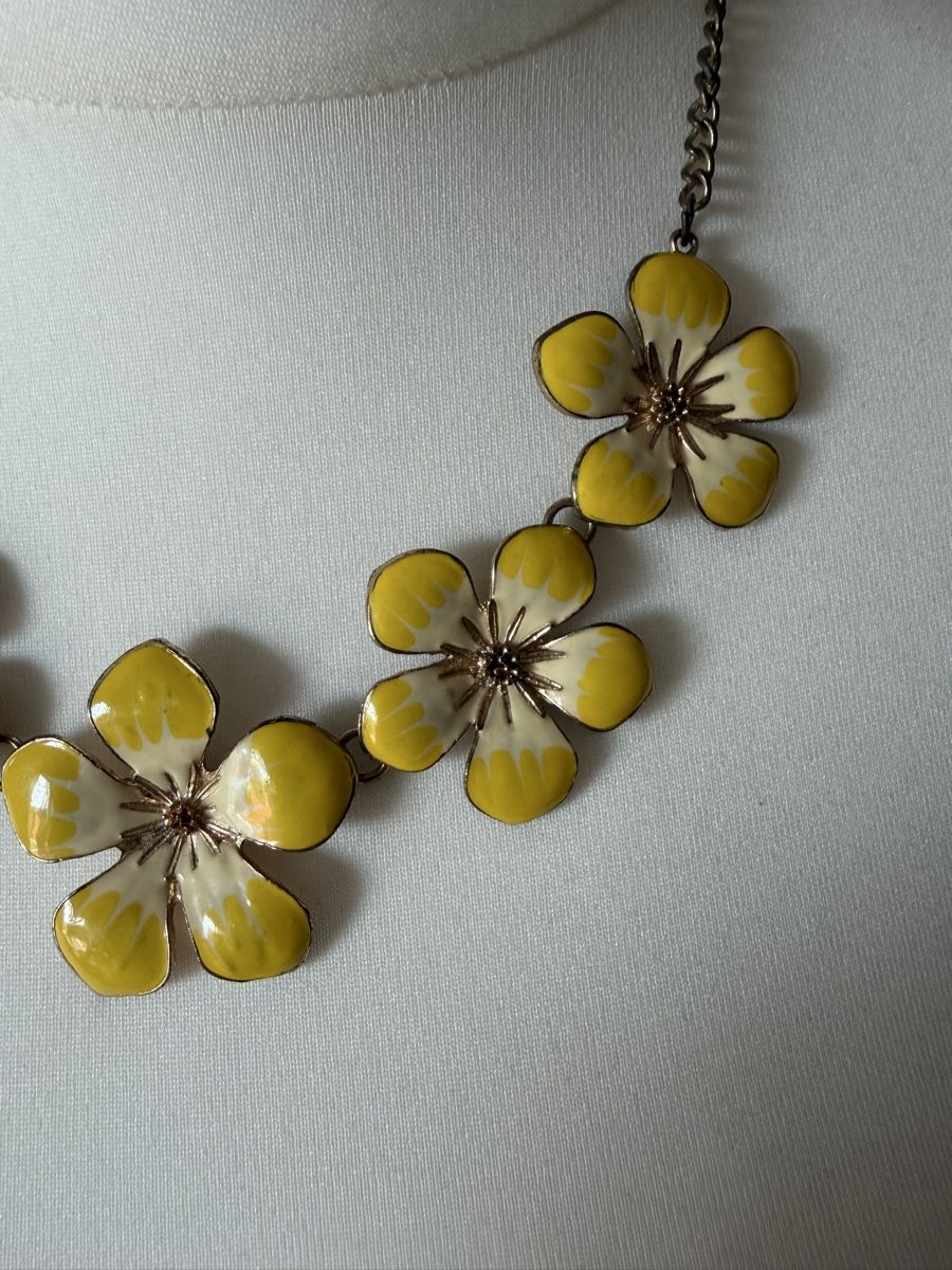 Ketten: Kette mit Blumen Anhängern – Gebraucht aus Aarberg von Mama_Lulu 1