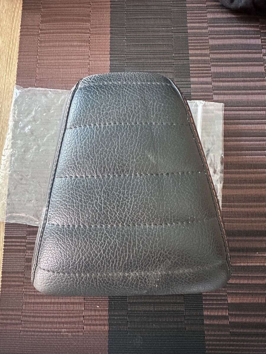 Harley-Davidson Tutti i ricambio per moto: Cusicno schienale sissy bar – Usato da Brè sopra Lugano venduto da sch_ni12 1