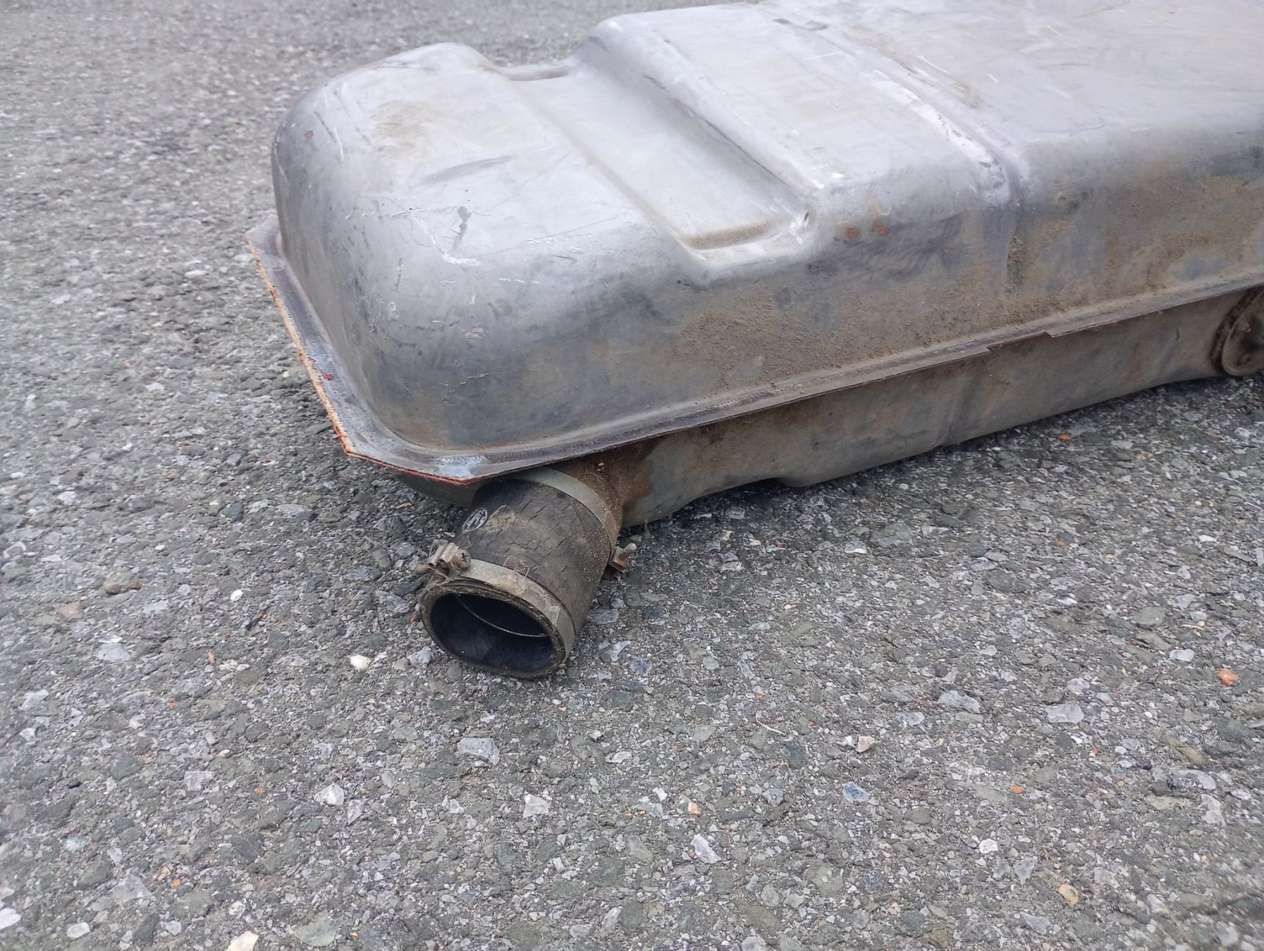 Opel Alle Autoersatzteile: Opel Blitz Kraftstofftank – Gebraucht aus Herisau von Sjan 2