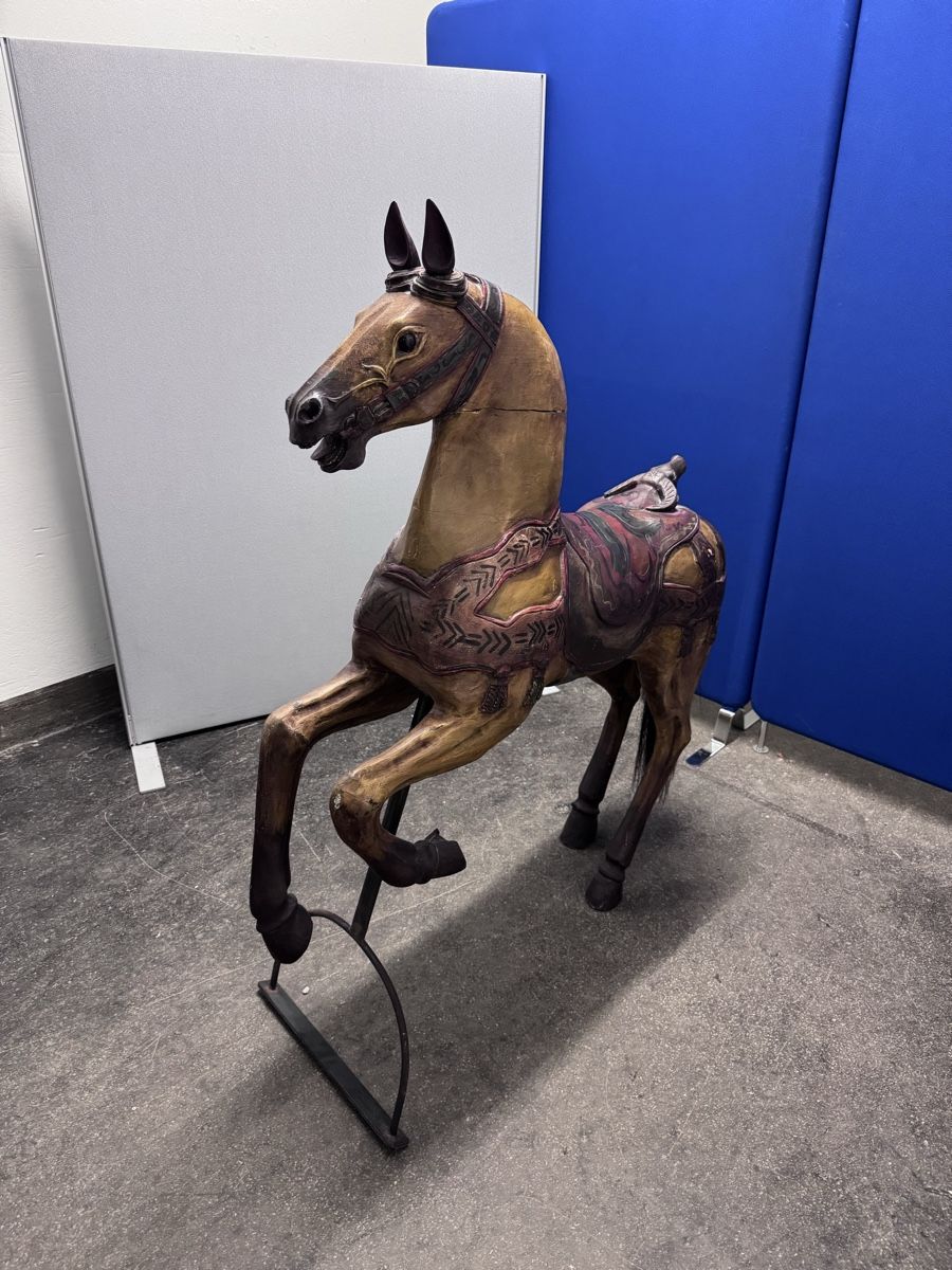 Sculture & Statue: Karussellpferd aus Holz, Höhe 1.30cm – Usato da Bern venduto da samryan 2