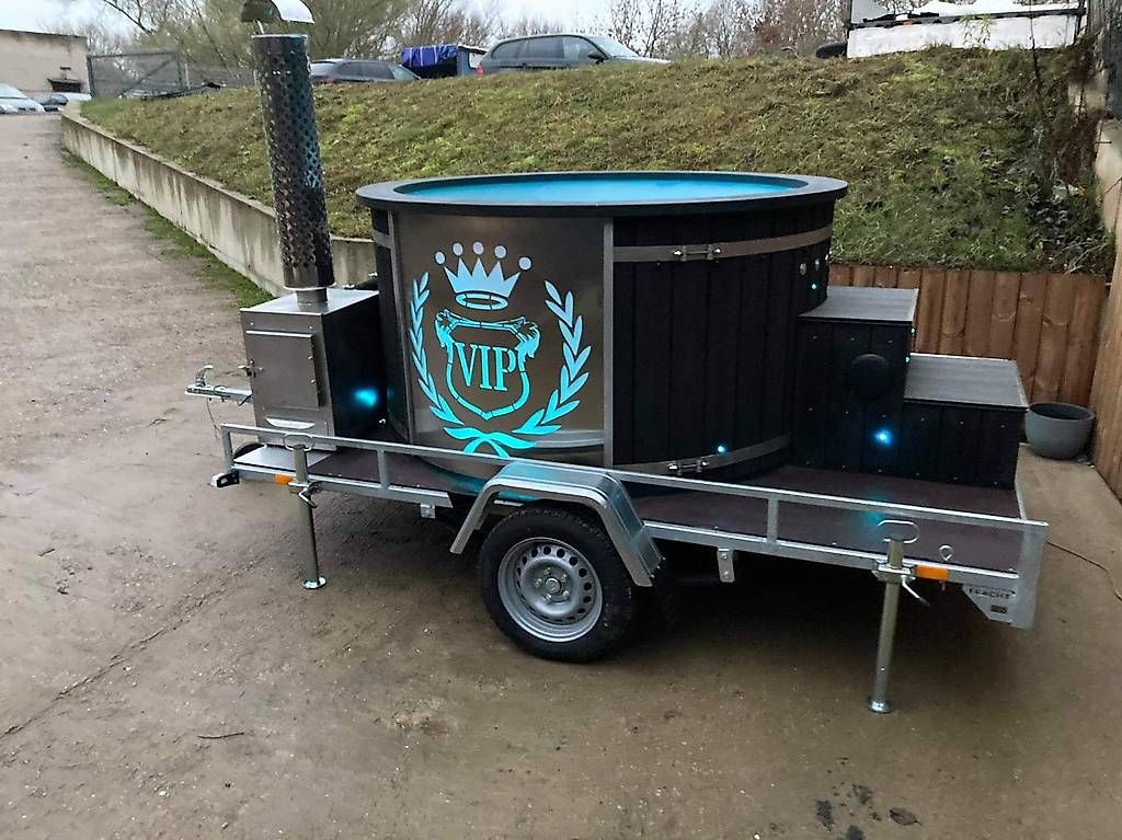 Whirlpool: Mobiler Hotpot , Badefass , Whirlpool inkl. Anhänger – Usato da St. Gallen venduto da Spa_at_Home911 2