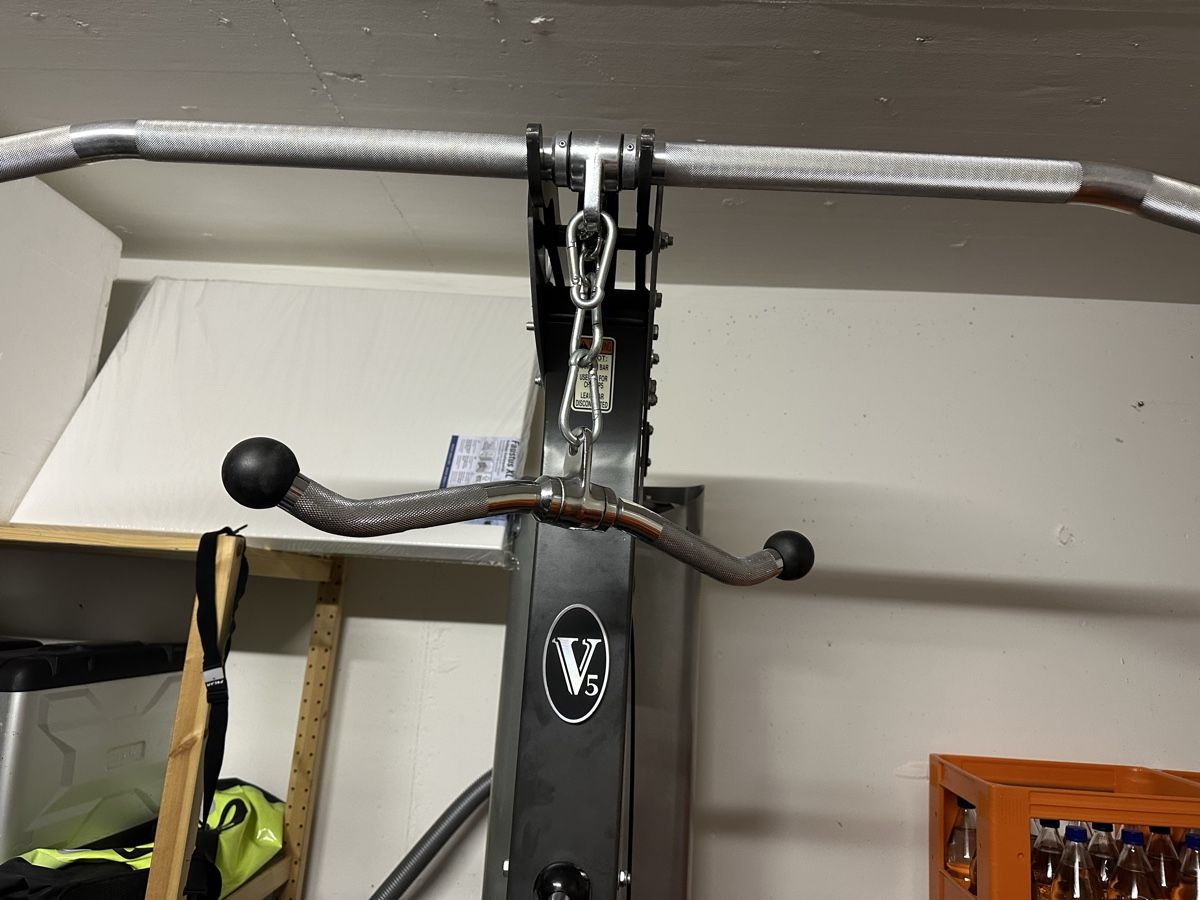 Vélos d'appartement: HOIST Kraftstation – D'occasion à Gundetswil par petriheilremimartin 2