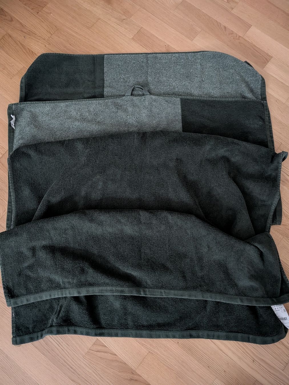 Ikea Teli da bagno: Set di 3 asciugamani Ikea Himlean  – Usato da Basel venduto da ale_mmc7
