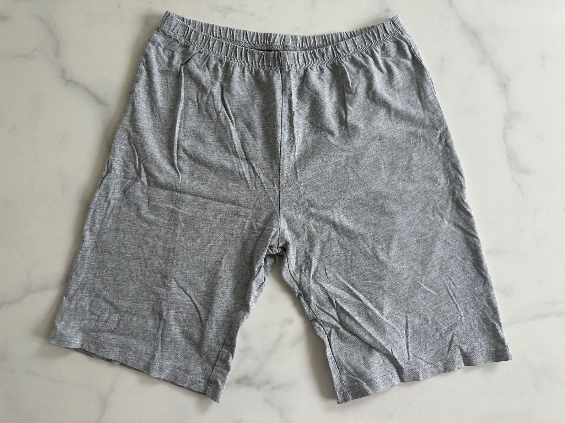 Pantalons: Manto Kinder Shorts Grösse: 158/164 – D'occasion à Lausen par Swissart123
