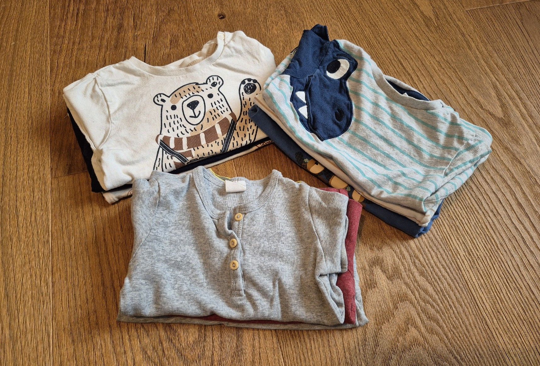 Kleiderpakete & -sets: Langarmshirts Gr. 80/86 – Gebraucht aus Münsingen von Why88