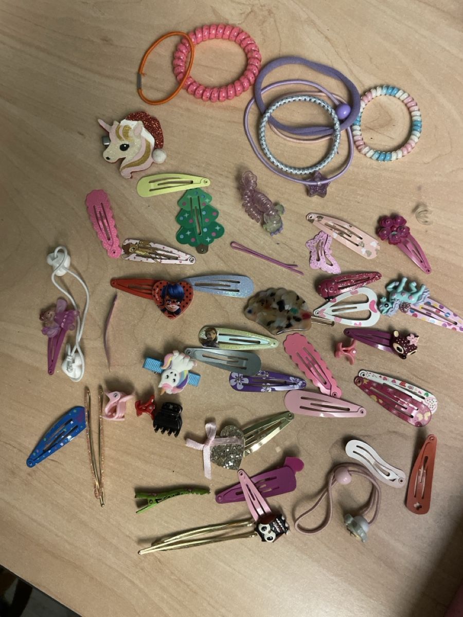 Haarschmuck: Mädchen Haarspangen und Haargummis Set 2 – Gebraucht aus Obergerlafingen von cabo4
