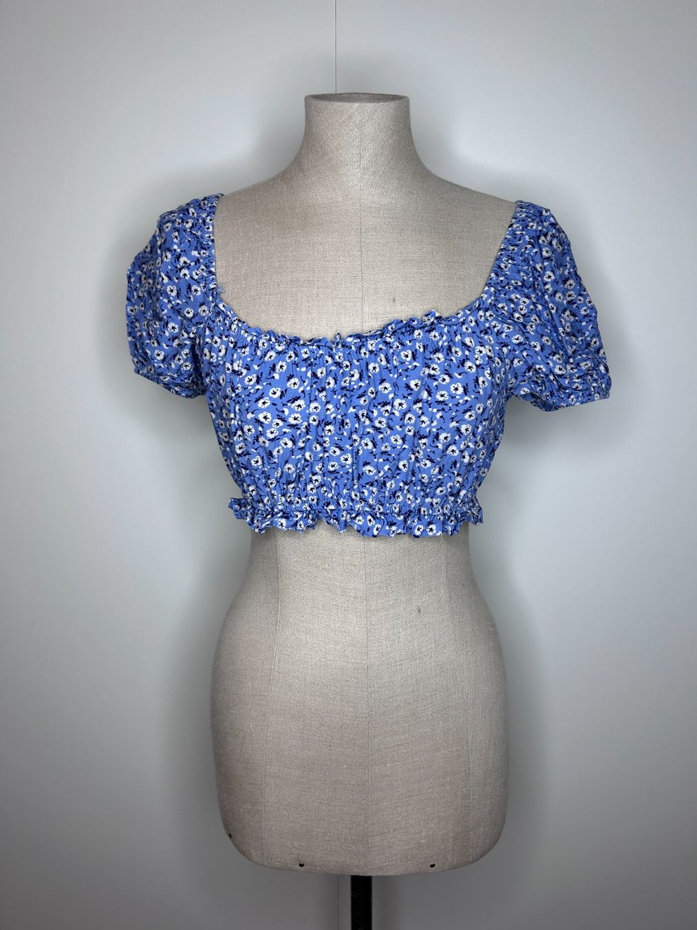 Pull&Bear Camicette: Crop Top with Flower Print – Usato da St. Gallen venduto da look-twice