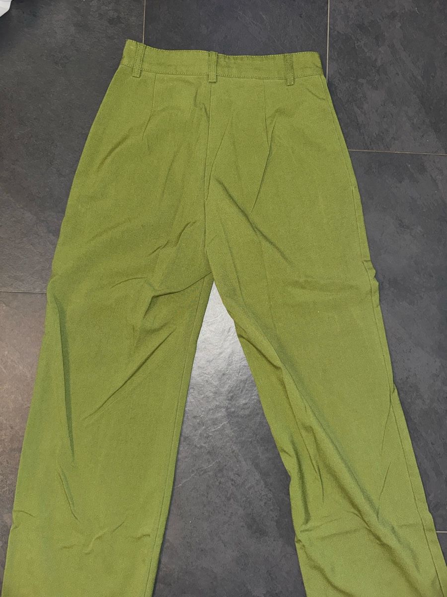 Pull&Bear Pantaloni: Hose Pull&Bear grün Grösse S – Nuovo (secondo la descrizione) da Allschwil venduto da smm_v2vt 2