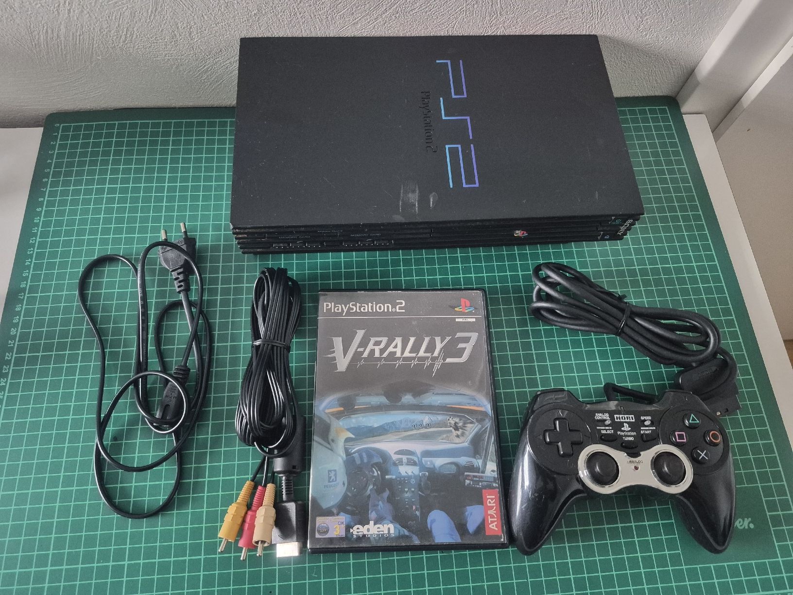 Sony Konsolen: Playstation 2 console with V-Rally 3 and controller – Gebraucht aus Meyrin von Retro-GZ