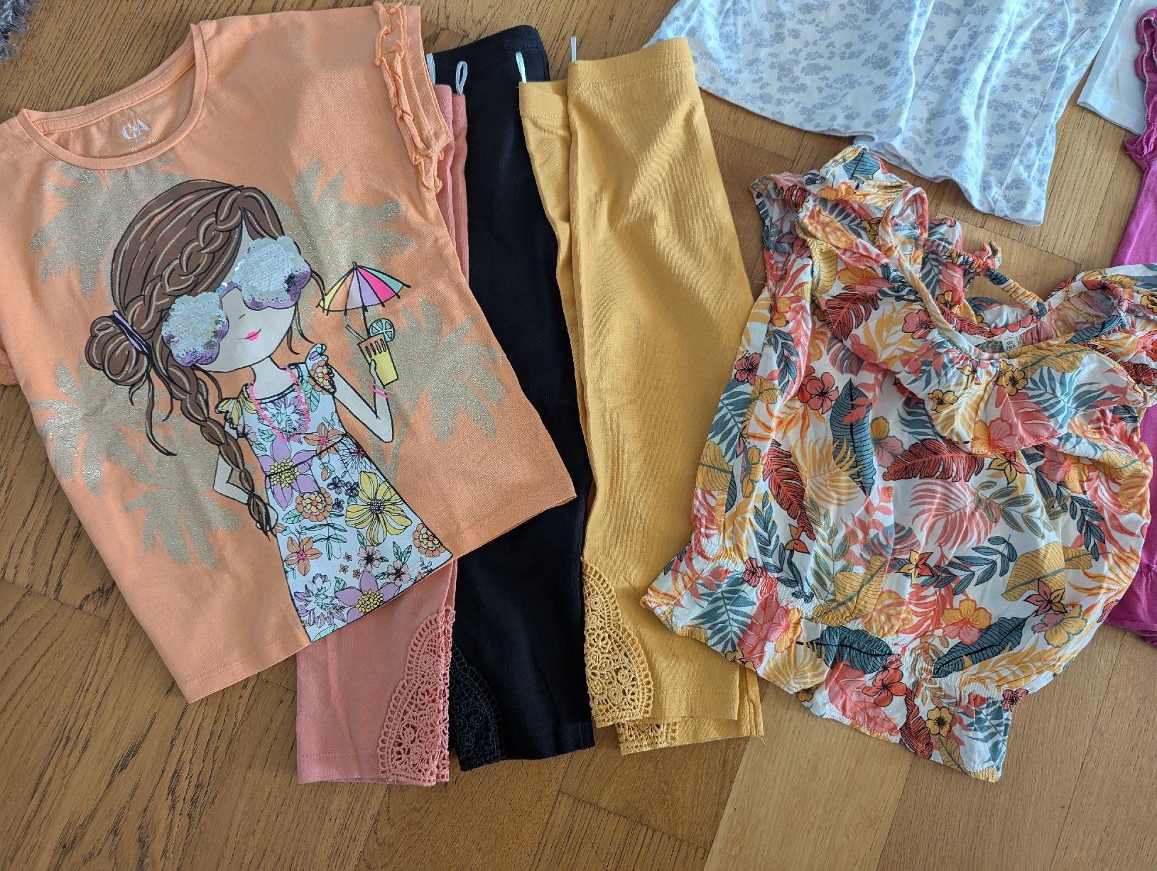 Lotti & Set di vestiti: Kleiderpaket Grösse 122 - 128 – Usato da Wallisellen venduto da Taurusit 1