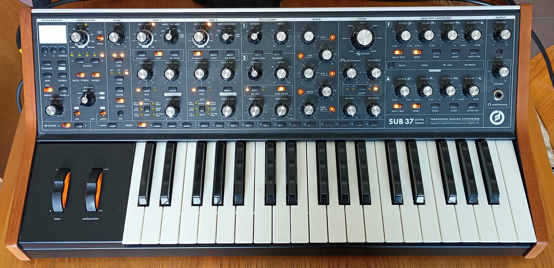 Moog Instruments de musique: Moog Sub 37 - Tribute – D'occasion à Sierre par bolla_sapone