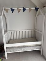 Geuther Hausbett weiss mit Seitenteilen, gebraucht