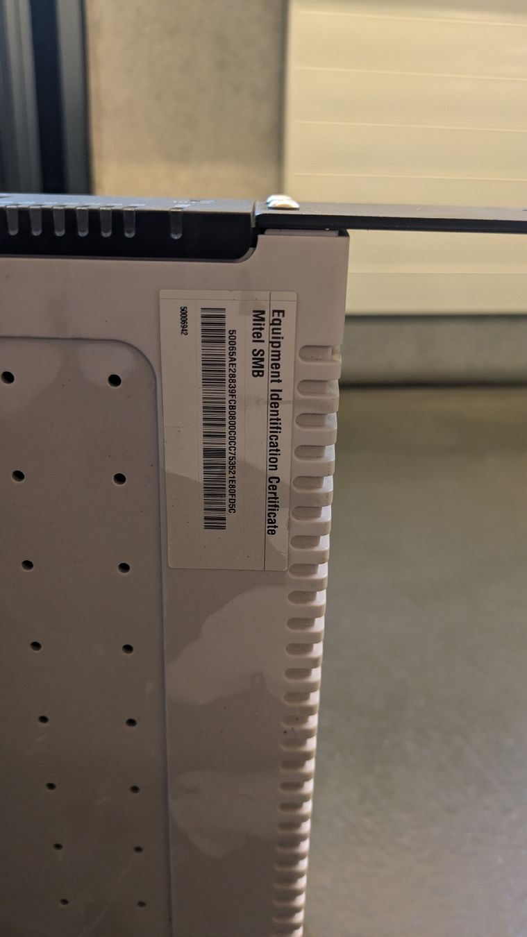 Téléphones: Aastra, Mitel Telefone und Mitel SMB Controller  – D'occasion à Lömmenschwil par Metall01 4