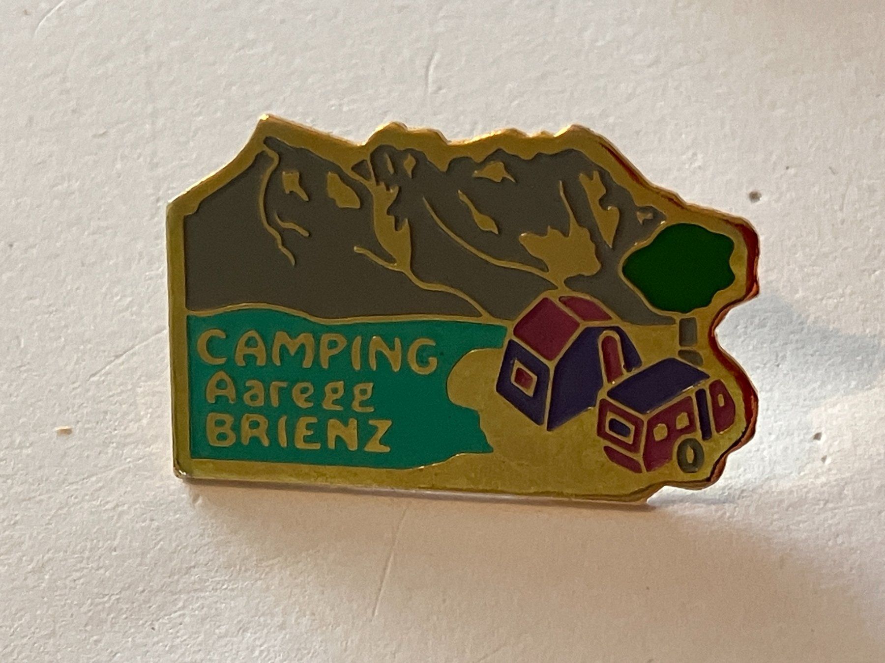 Placchette & Badge: 1 Pin Camping Aaregg Brienz – Usato da Basel venduto da djwwpp