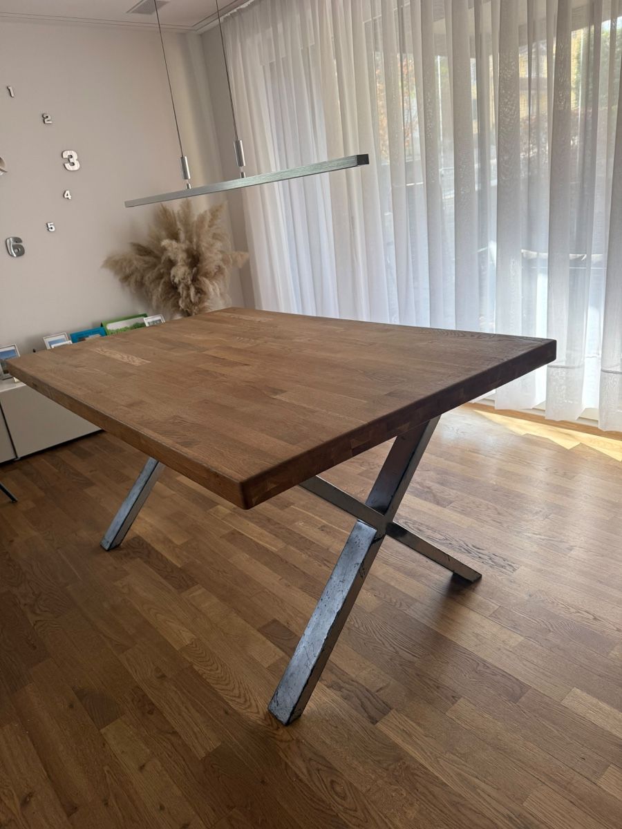 Tische: Holztisch mit Metallbeinen – Gebraucht aus Zürich von jdr_l9z2 3