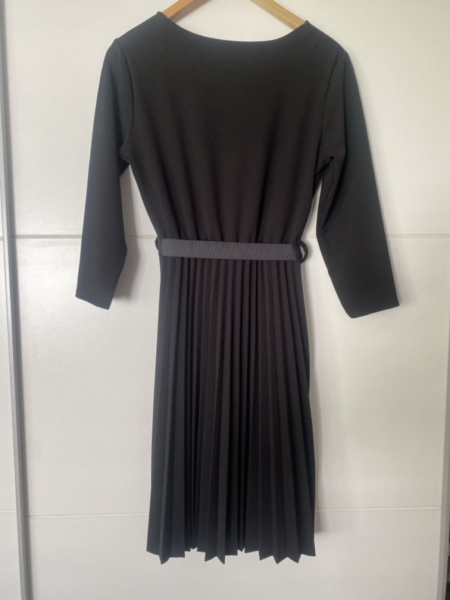 Vestiti: Elegantes schwarzes Kleid mit Plissee, Gr. M – Usato da Alpnach Dorf venduto da melbb 1