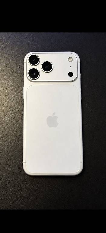 Handys / Smartphones: iPhone 17 pro Max  – Gebraucht aus Yverdon-les-Bains von dav_hkw8 1
