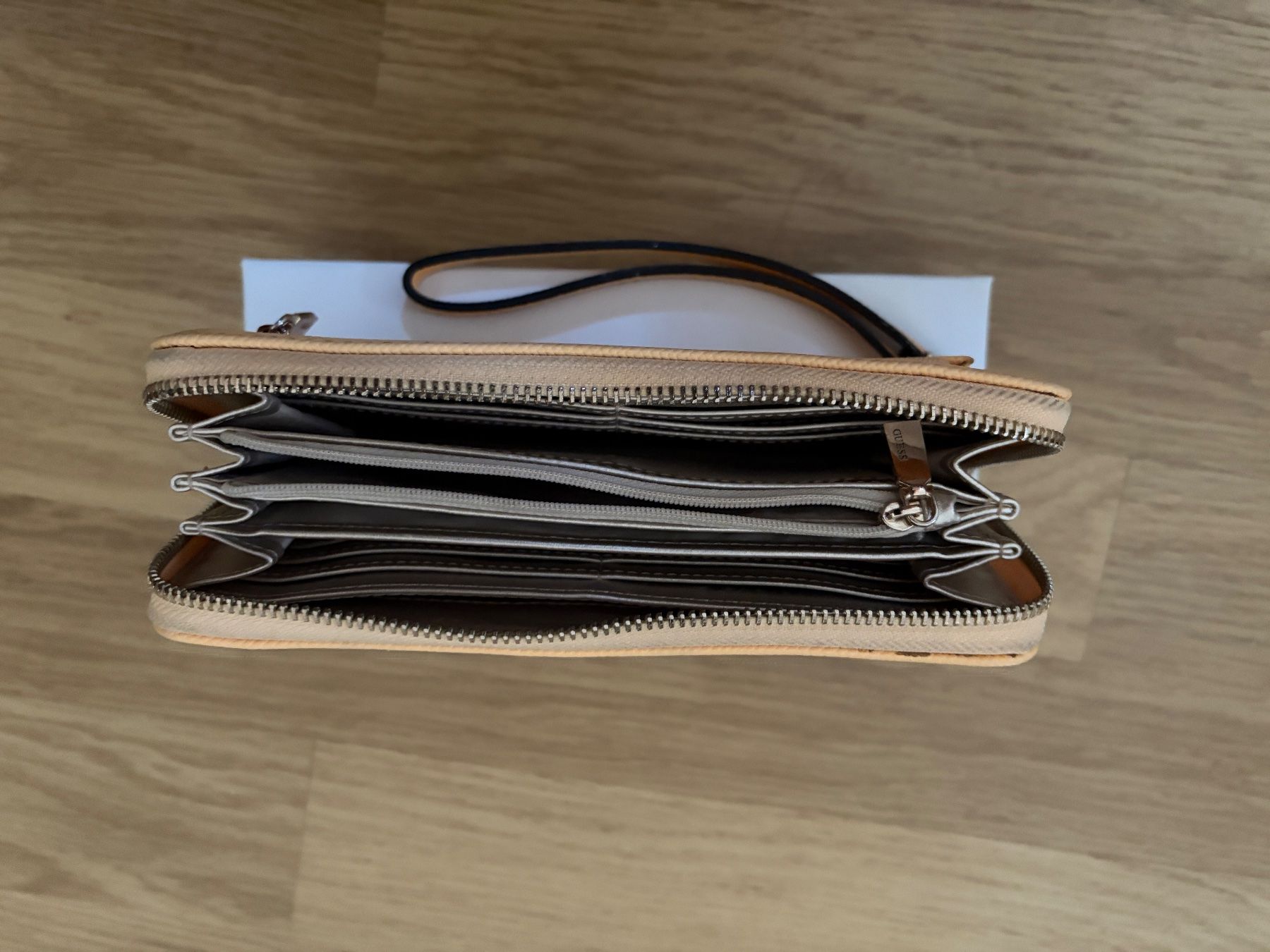 Guess Portamonete: Guess Laurel Zip – Usato da Yverdon-les-bains venduto da z_vtl1 2