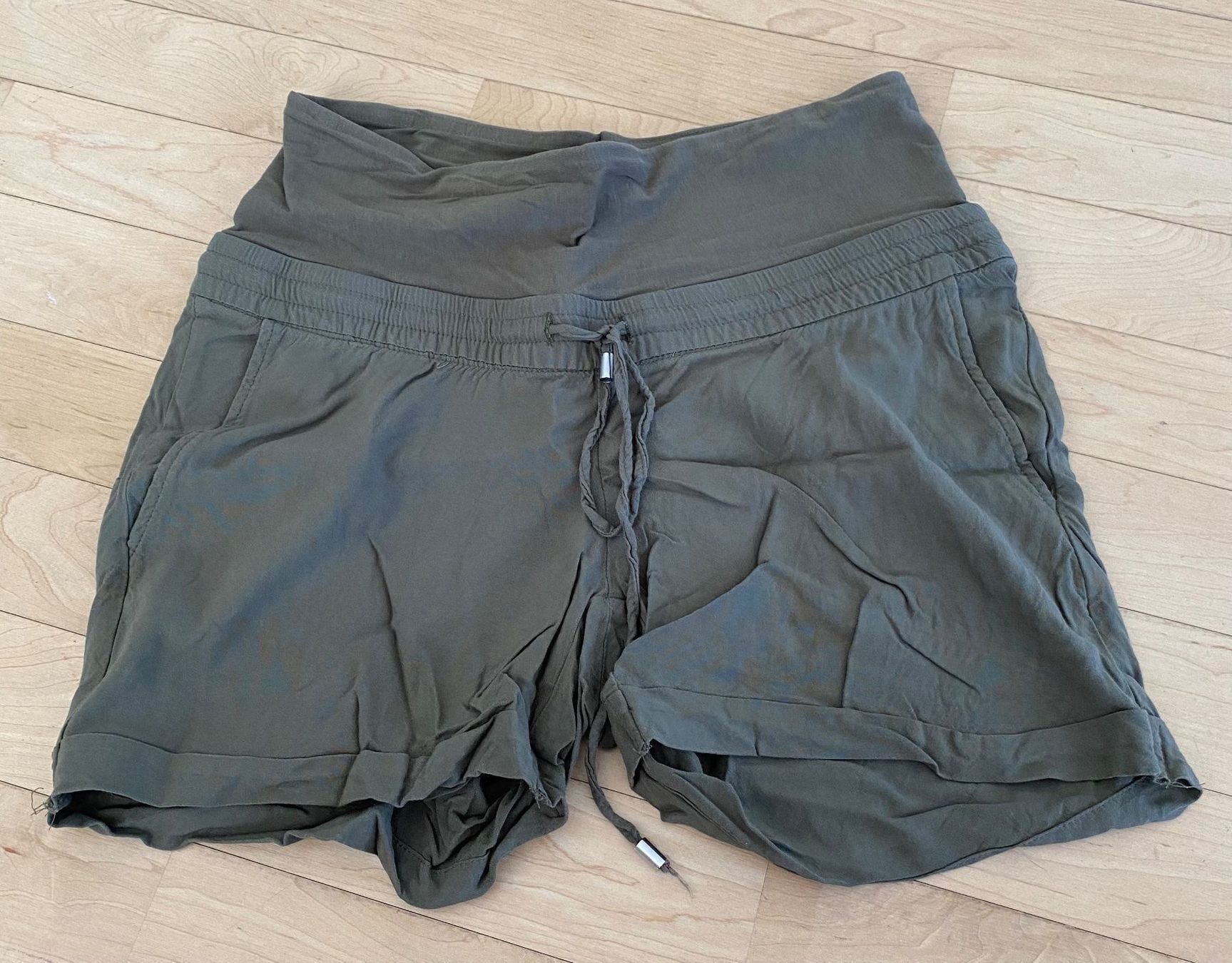 H&M Pantaloni: Schwangerschafts Shorts – Usato da Hergiswil NW venduto da Labello01