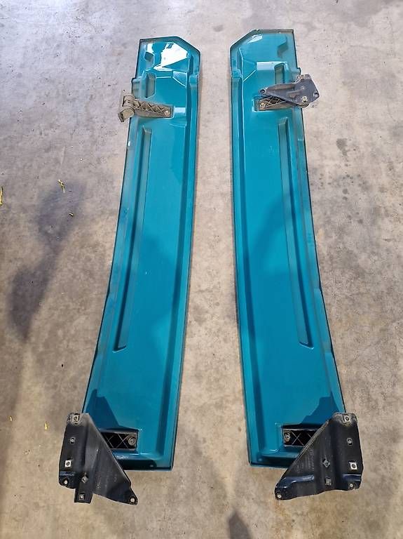 Accessori per altri veicoli: MAN TGX Luftleitbleche / Windabweiser Komplettsatz  – Usato da Endingen venduto da Volvo2211 2