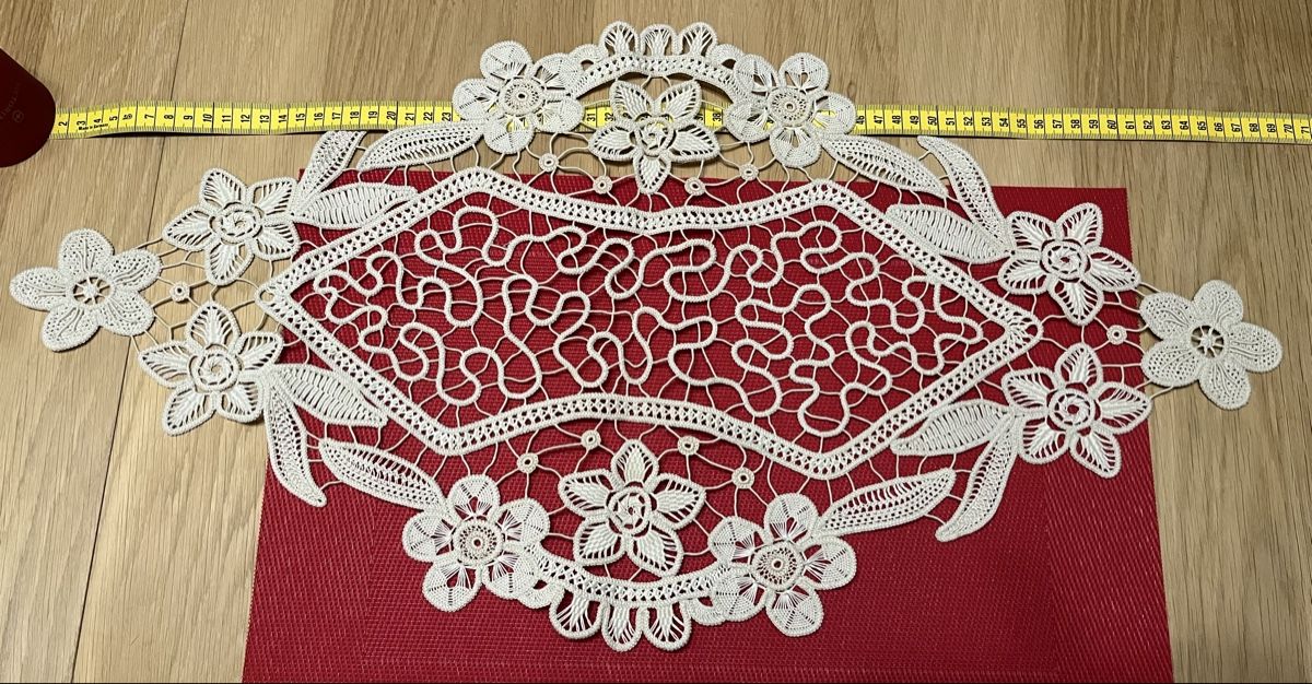 Alle Dekorationen: Crochet Table Centerpiece with Floral Design – Neu und originalverpackt aus Affoltern am Albis von dan_jm8b