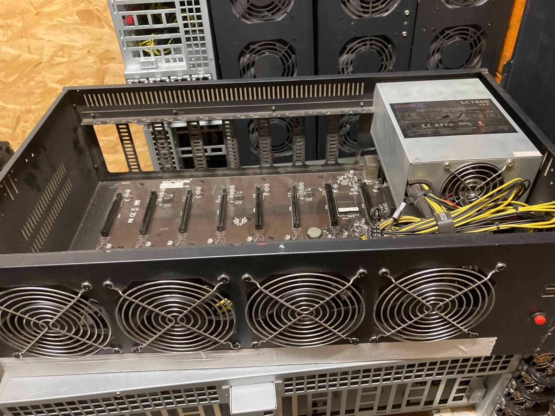 Coin Miner: Mining Chassis / Crypto Miner / LC Power LC1800 – Gebraucht aus Wettingen von Schabernack_sam