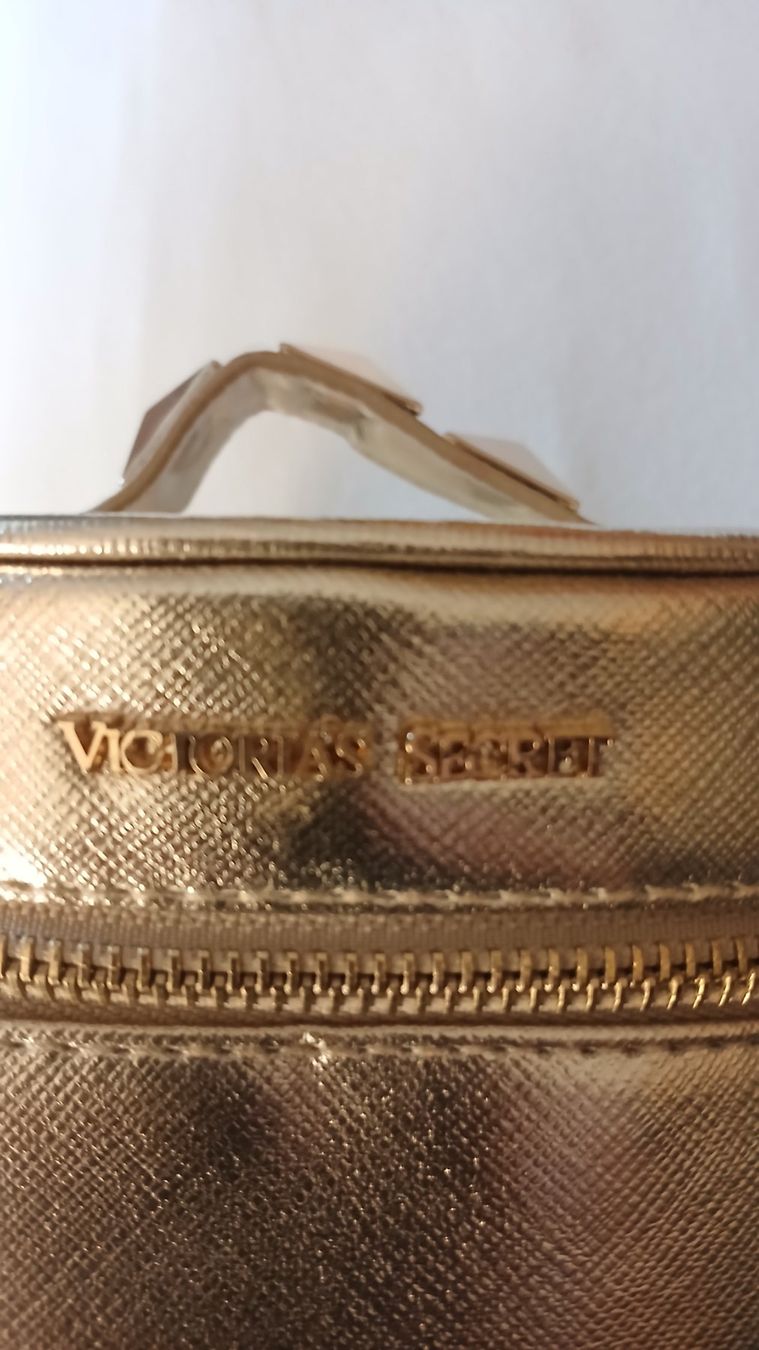 Victoria's Secret Kosmetikkoffer: VICTORIA'S SECRET BEAUTY CASE Gold – Gebraucht aus Villa Luganese von luxlady 2