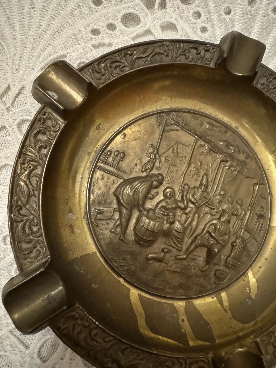 Portacenere: Alter Aschenbecher mit Relief Vintage 20cm Dm – Usato da Frenkendorf venduto da Only1 4
