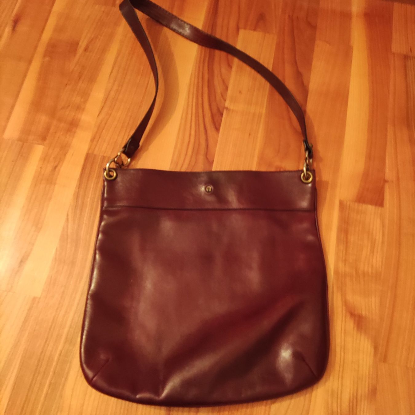 Aigner Borse da donna: Grosse Aigner Ledertasche, bordeauxrot – Usato da Solothurn venduto da Csw1 1