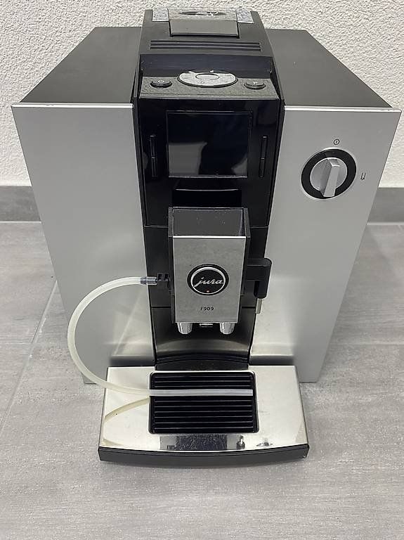 Jura Kaffeemaschinen & Espressomaschinen: Jura F909 – Gebraucht aus Solothurn von Uemit1980