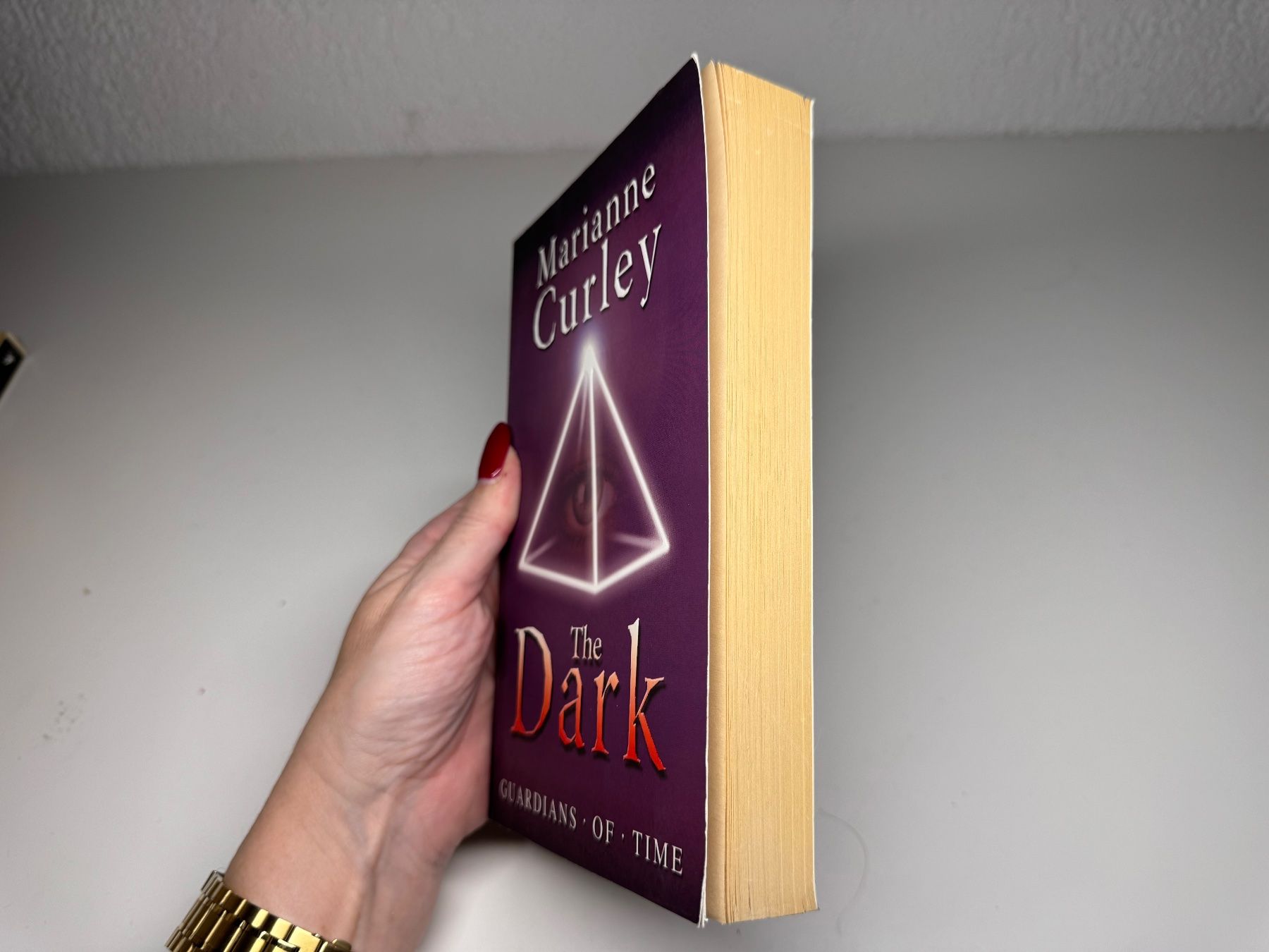 Libri: NOVEL: Marianne Curley, The Dark – Usato da Grosswangen venduto da English_books 1