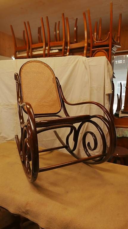 Thonet Stühle: Schaukelstuhl Thonet dunkel – Gebraucht aus Bern von Marcuse2004 4