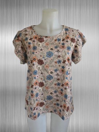 Sommerliches Blumen-Shirt