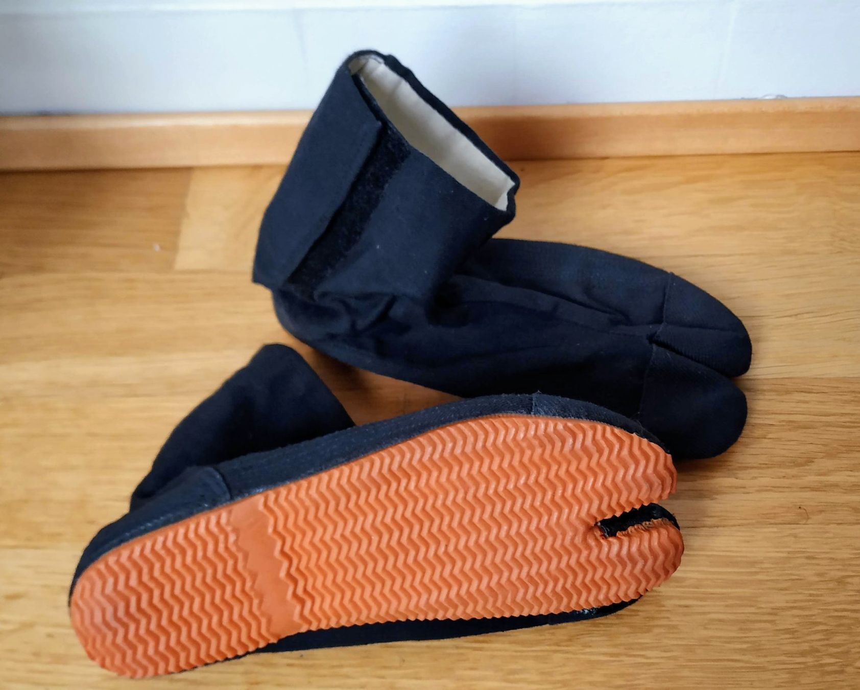 Scarpe per ragazzi: Chaussures asiatiques type ninja Taille 33 – Usato da Carouge GE venduto da for_8yym 1