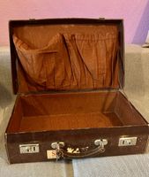Valise vintage en cuir, effet croco, déco rétro