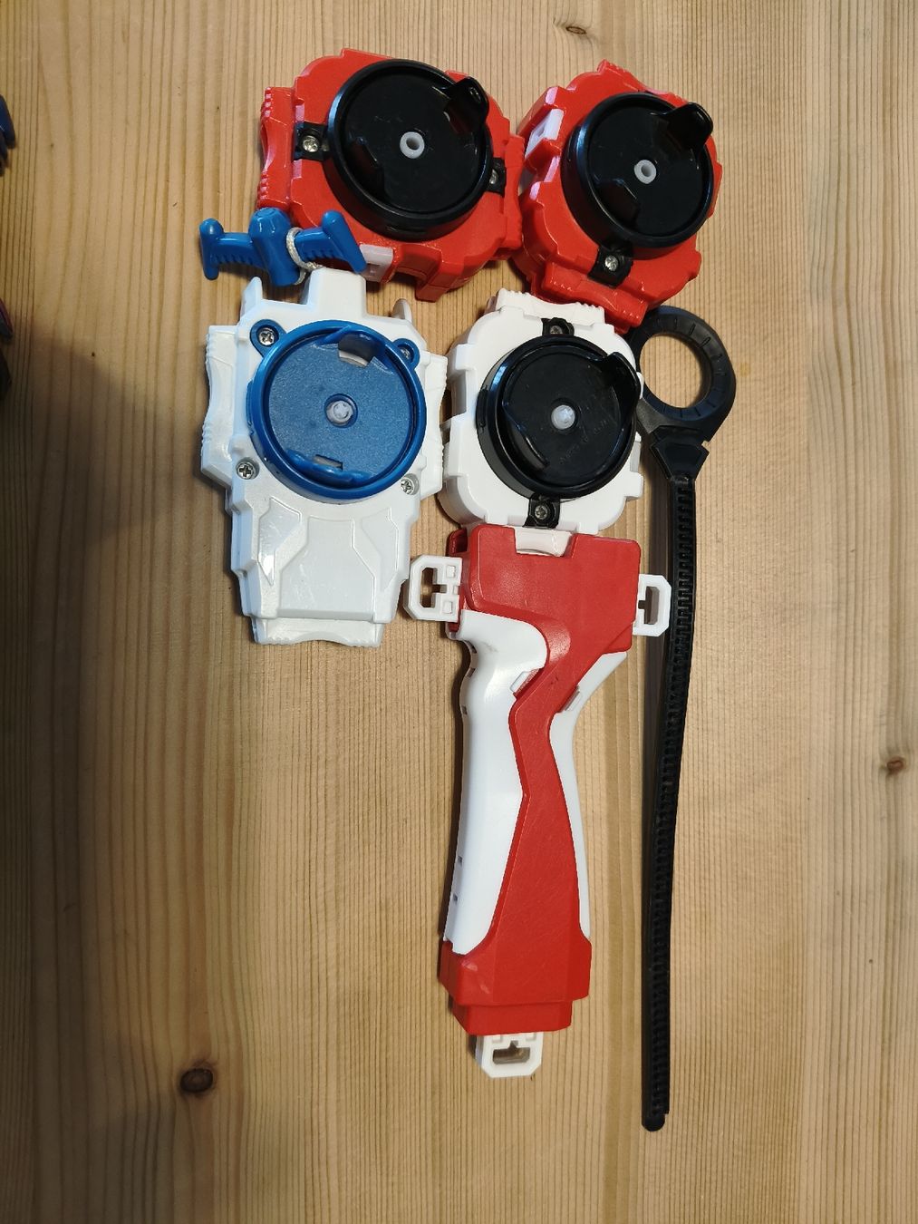 Giocattoli: Beyblade Set mit Beystarters und Zubehör – Usato da Unterkulm venduto da Scarface88 4