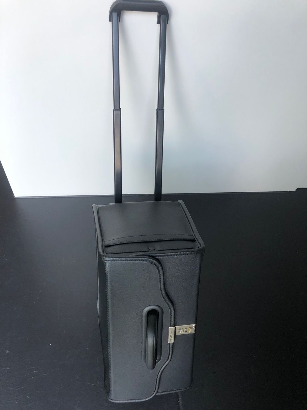 Altro in Aeronautica: Koffer Trolley Top Zustand, Schwarz 59cm – Usato da Stallikon venduto da ricsunshine