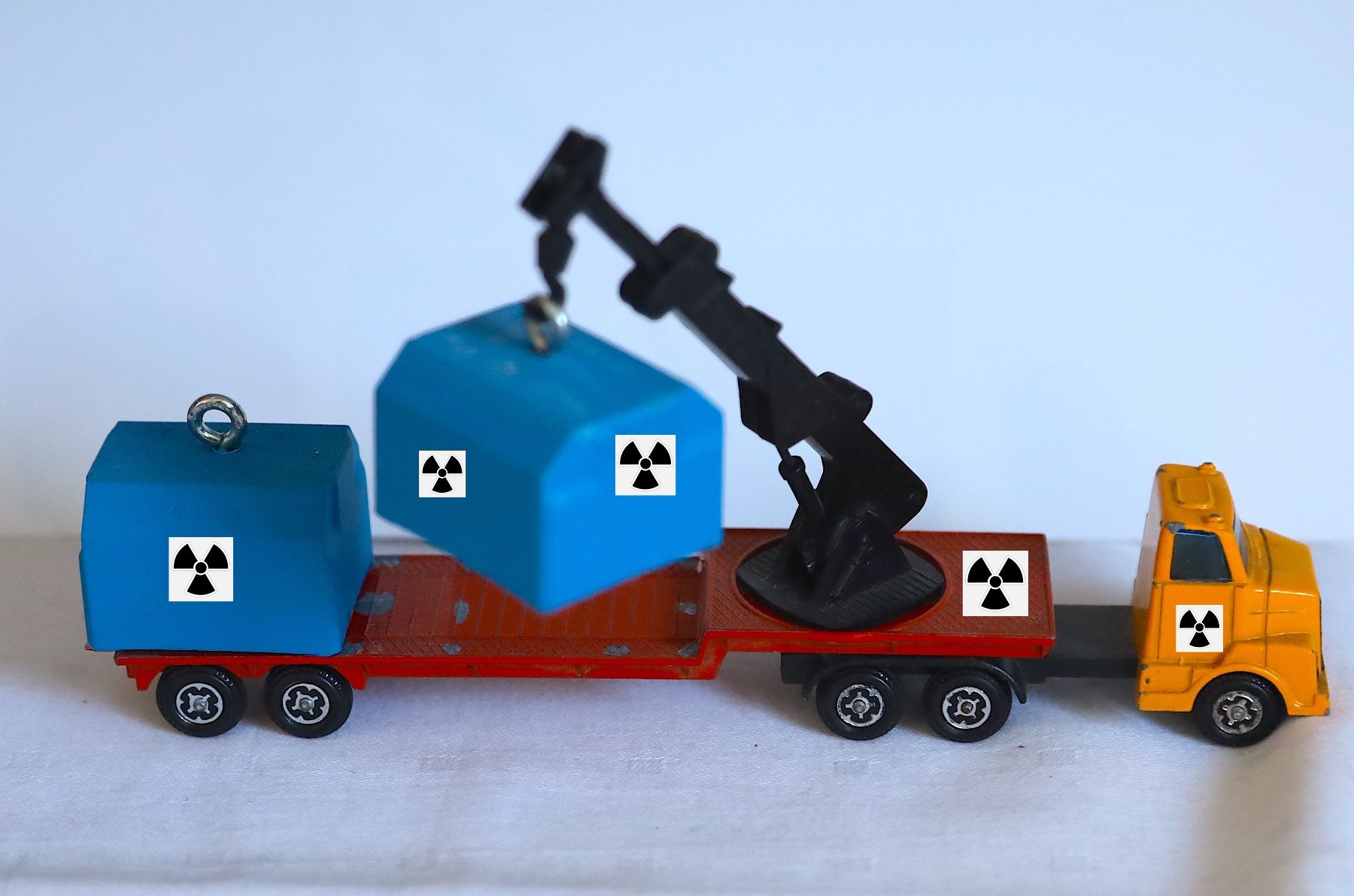 Matchbox Modellbausätze & Standmodelle: KENWORTH ZUGMASCHINE+KRANENAUFLEGER+2 ATOMContainer 1:87 – Gebraucht aus Ipsach von Merlux 2