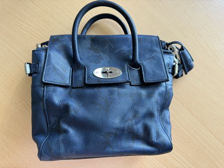 Sac à main Mulberry bleu camouflage, coll. Cara Delevingne