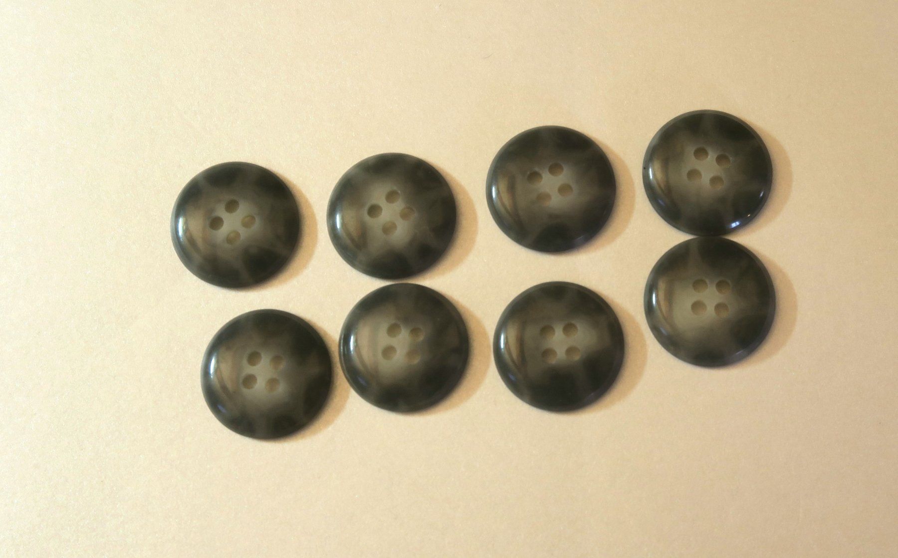 Knöpfe: 8 Knöpfe grau, ø 20.7 mm – Gebraucht aus Brittnau von marlenestone 1