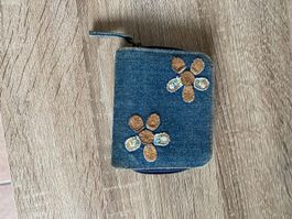 Porte-monnaie bleu jeans avec fleurs