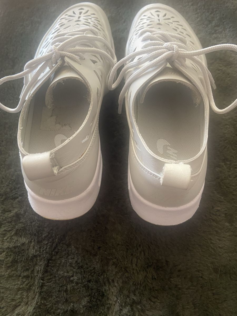 Nike Damenschuhe: Nike Sneaker, Grösse 38.5, hellgrau, perforiertes Design – Gebraucht aus Lohn SH von Winter03 5