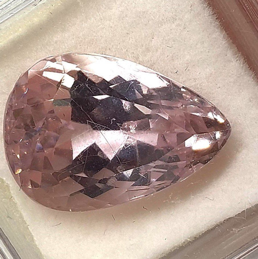 Pietre preziose: SPLENDIDE Kunzite 16.83 ct - Valeur 2'020.- Fr – Nuovo (secondo la descrizione) da Grimisuat venduto da Valgem 2