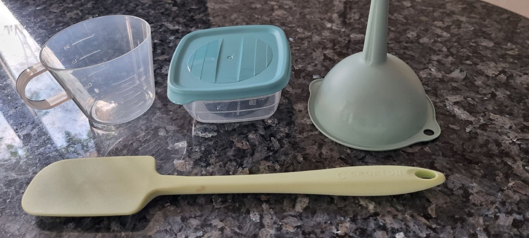 Behälter & Ähnliches: Tupperware-Set, Messbecher, Trichter & Spachtel, neu – Neu (gemäss Beschreibung) aus egliswil von Maggy6 1