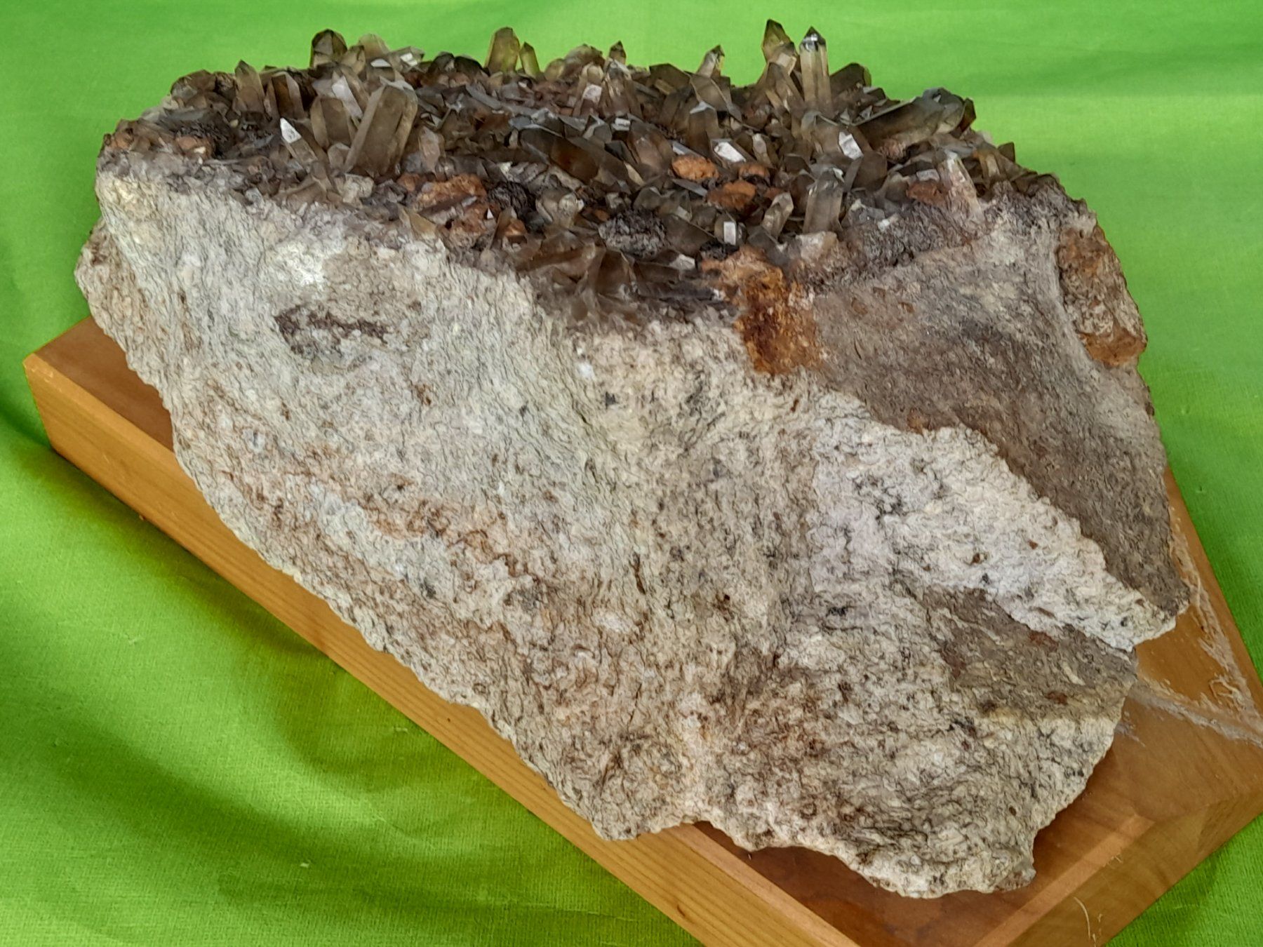 Minerali & Pietre curative: Bergkristall/Rauchquarz-Stufe gross – Usato da Aeschi b.Spiez venduto da 52_wochen 4