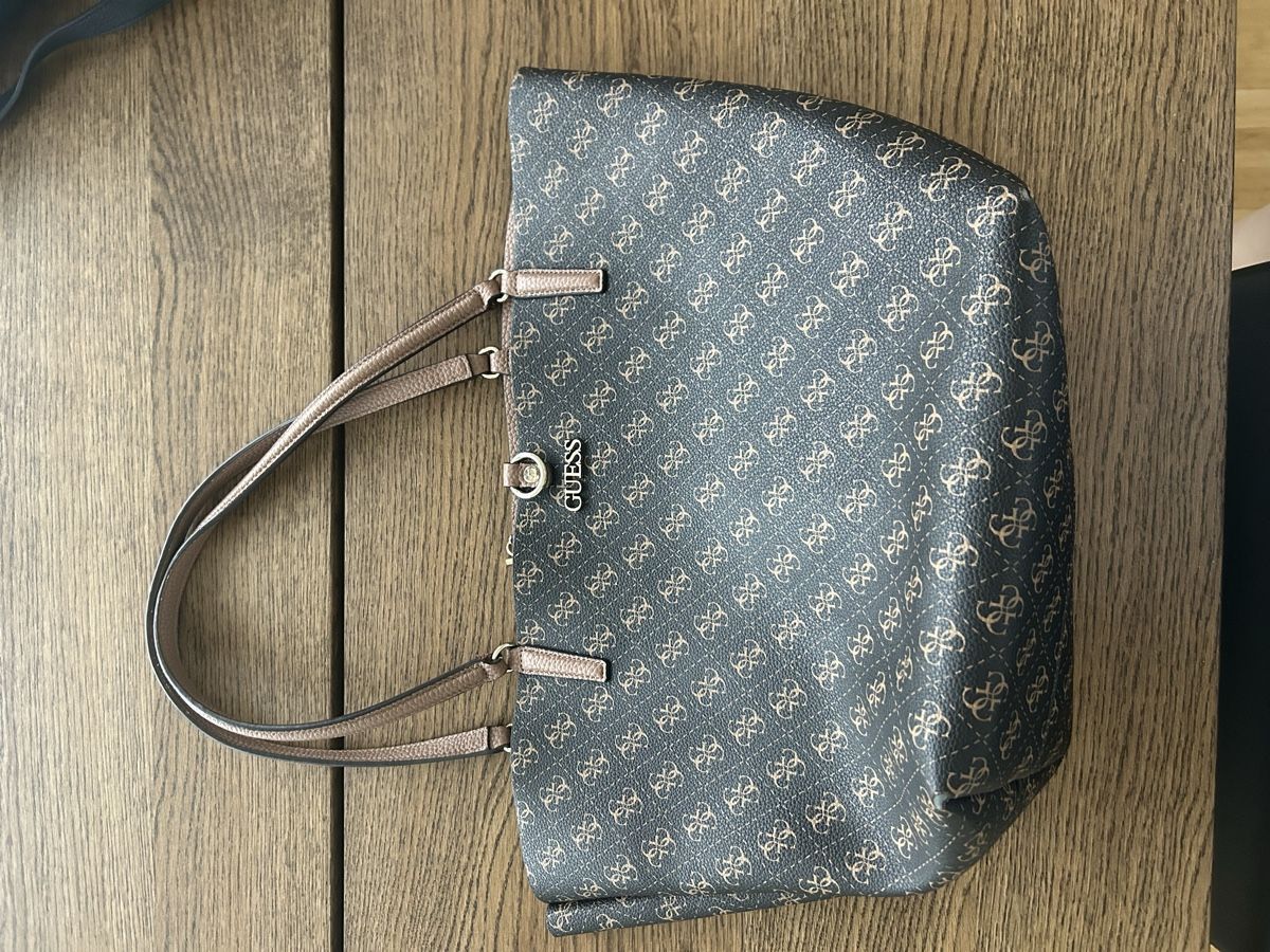 Guess Borse da donna: Guess Handtasche, leichte Gebrauchsspuren – Usato da Basel venduto da maura.bachmann