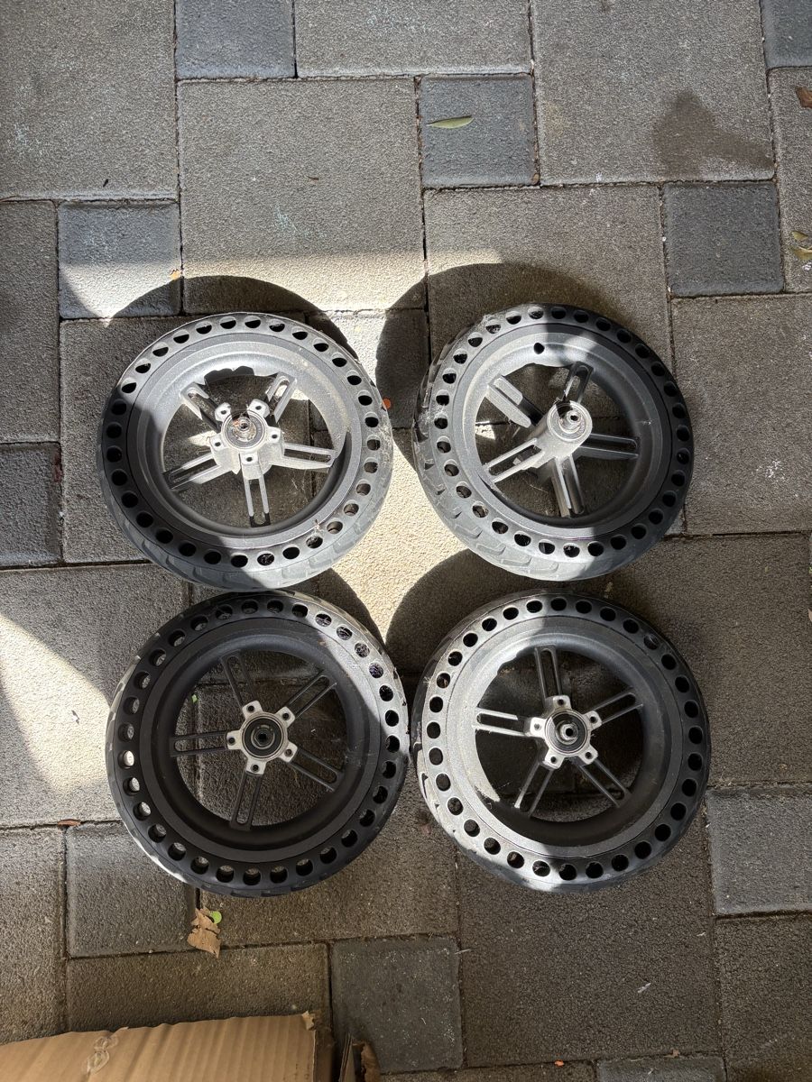 Pneus & Kompletträder: E Scooter Räder – Neu (gemäss Beschreibung) aus Laufen von joe_8shr