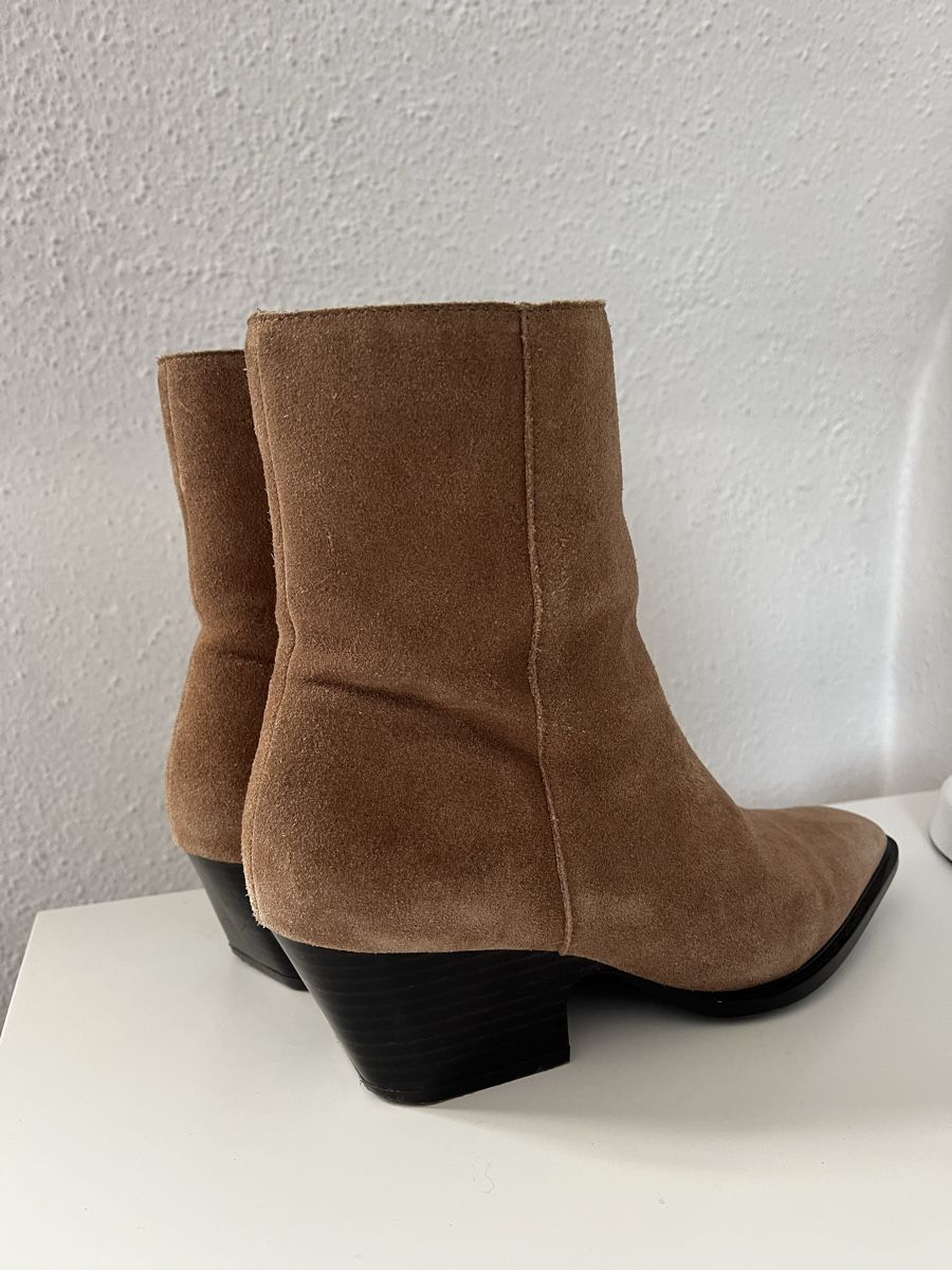 Zara Scarpe da donna: Zara Wildleder Boots – Usato da Flawil venduto da lic_d9fc 1